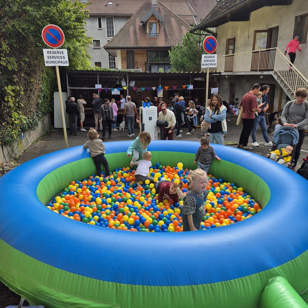 Photo Animation Piscine à balles gonflable pour les enfants à Orange (84)