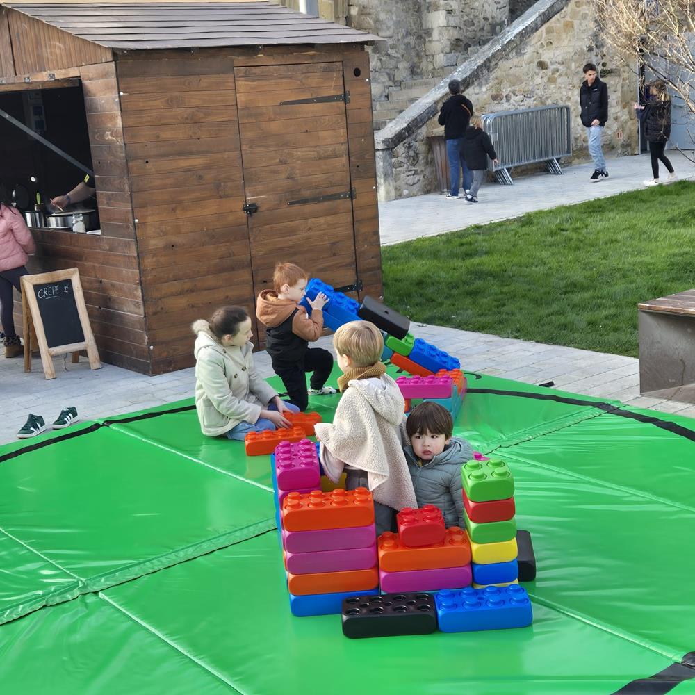 Photo Animation Légos Géants dans un événement Famille à Valréas (84)